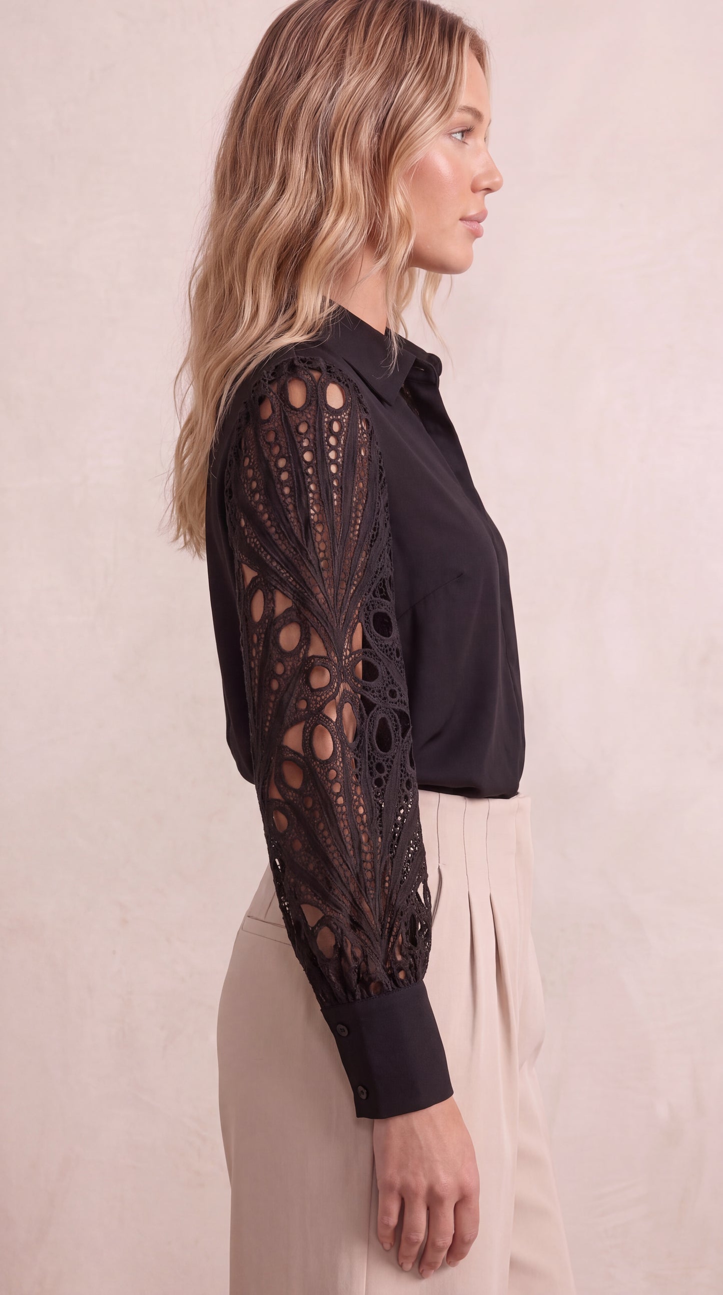 BLUSA MANGAS PERFORADAS