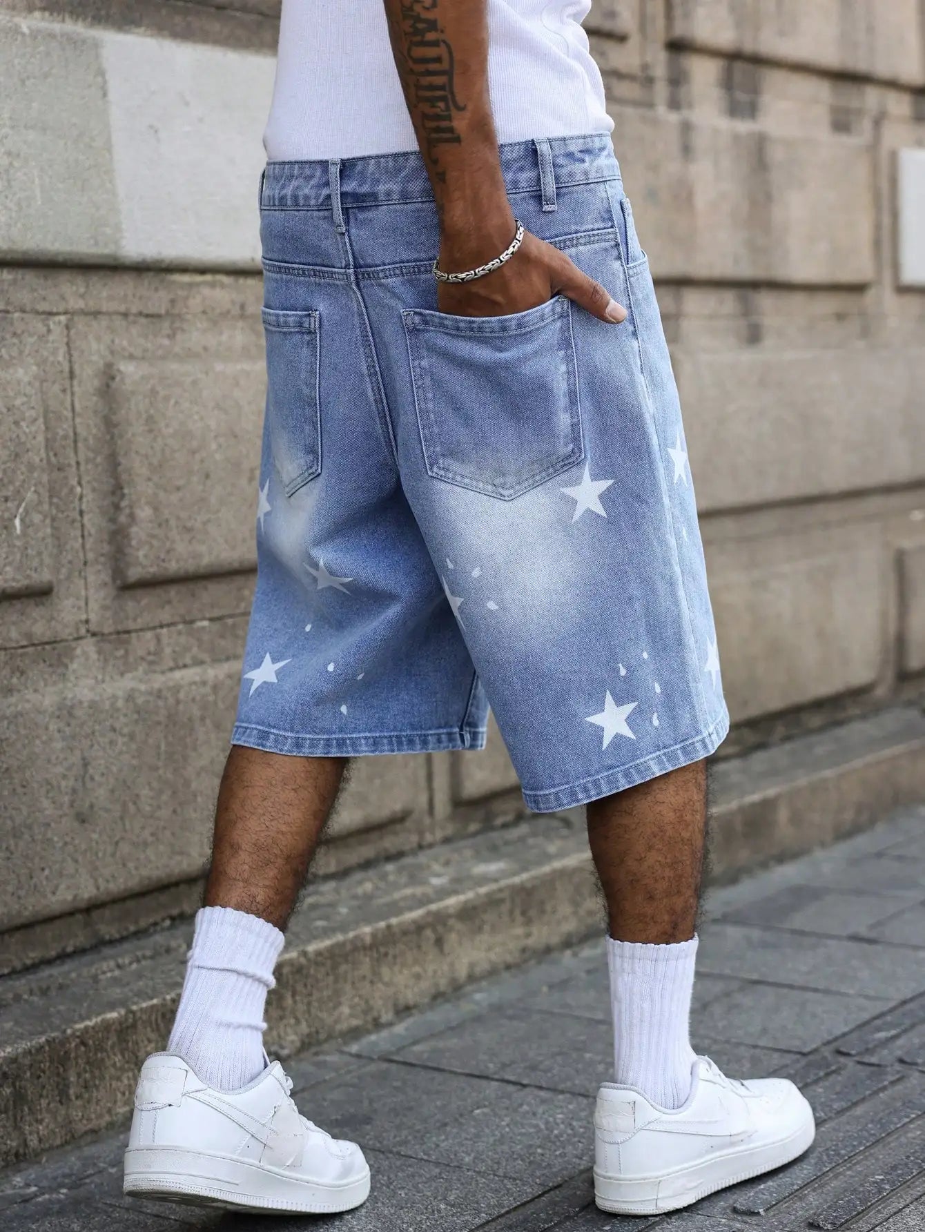 PANTALONES CORTOS AZULES CON ESTRELLAS