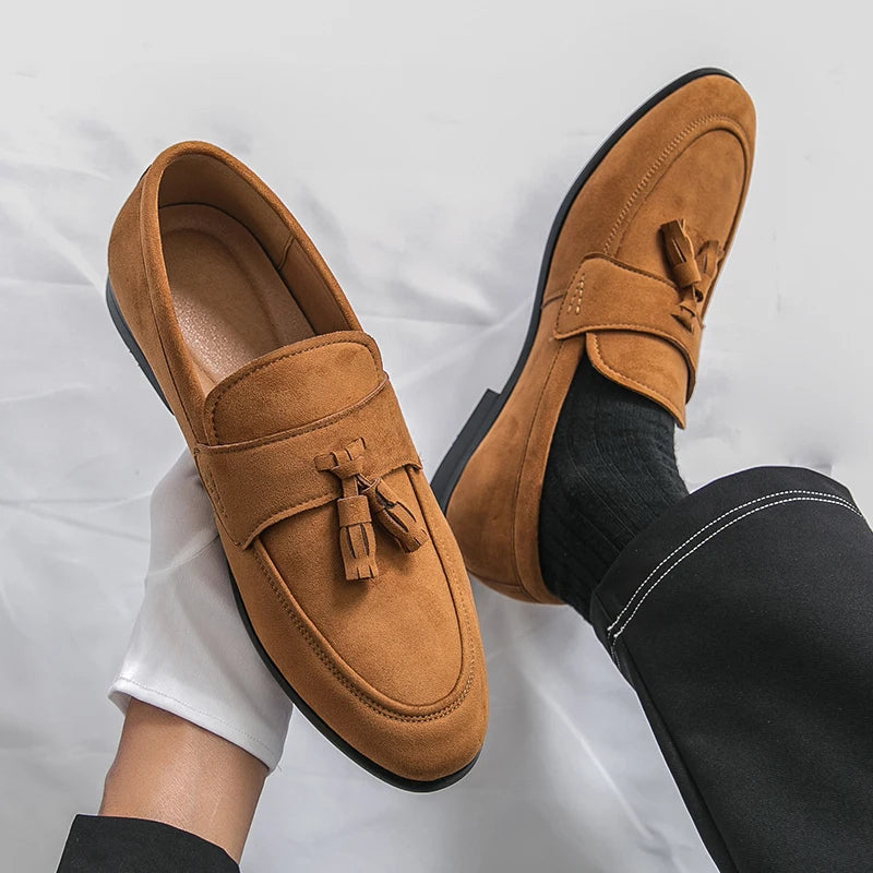 MOCASÍN DE ANTE CON BORLAS ETTORE