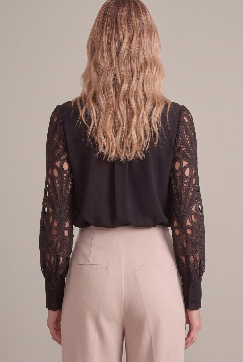 Blusa mangas perforadas