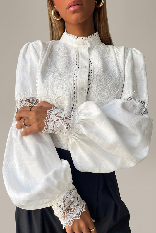 Blusa de encaje blanca de mujer