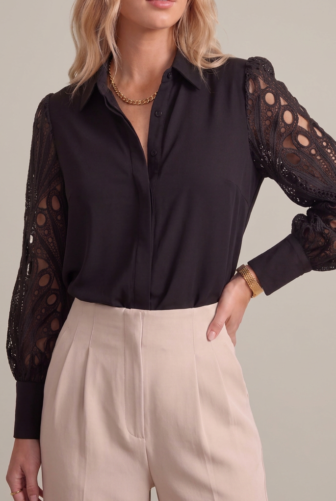 Blusa mangas perforadas
