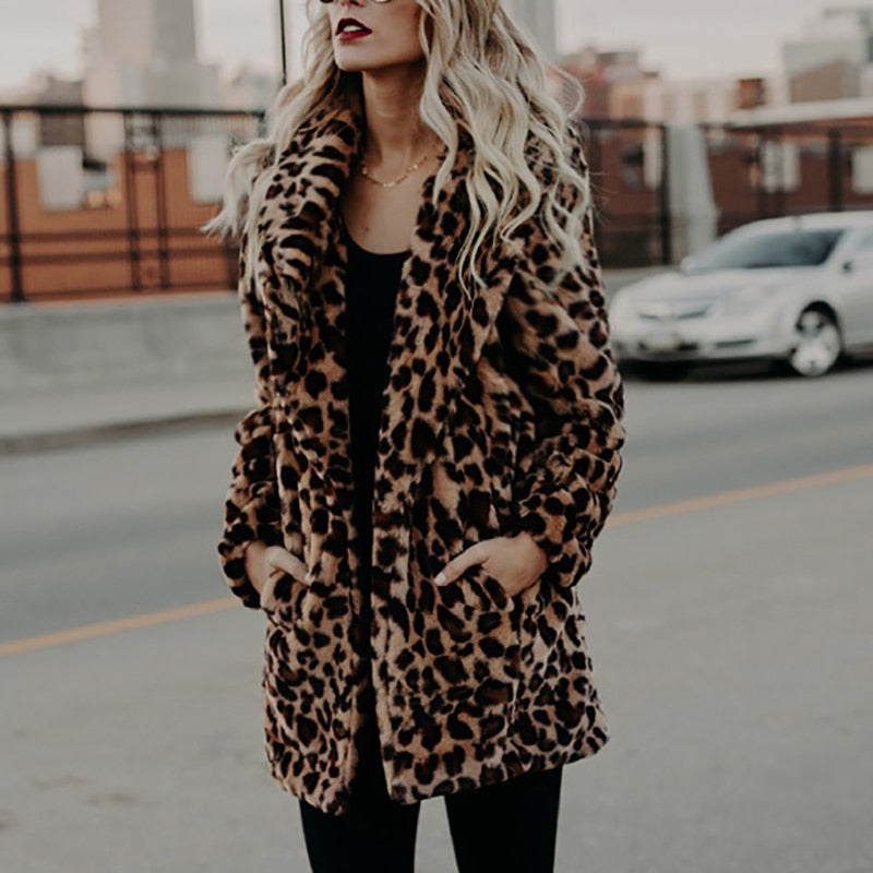 ABRIGO DE LEOPARDO DE LUJO