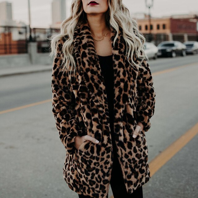 ABRIGO DE LEOPARDO DE LUJO