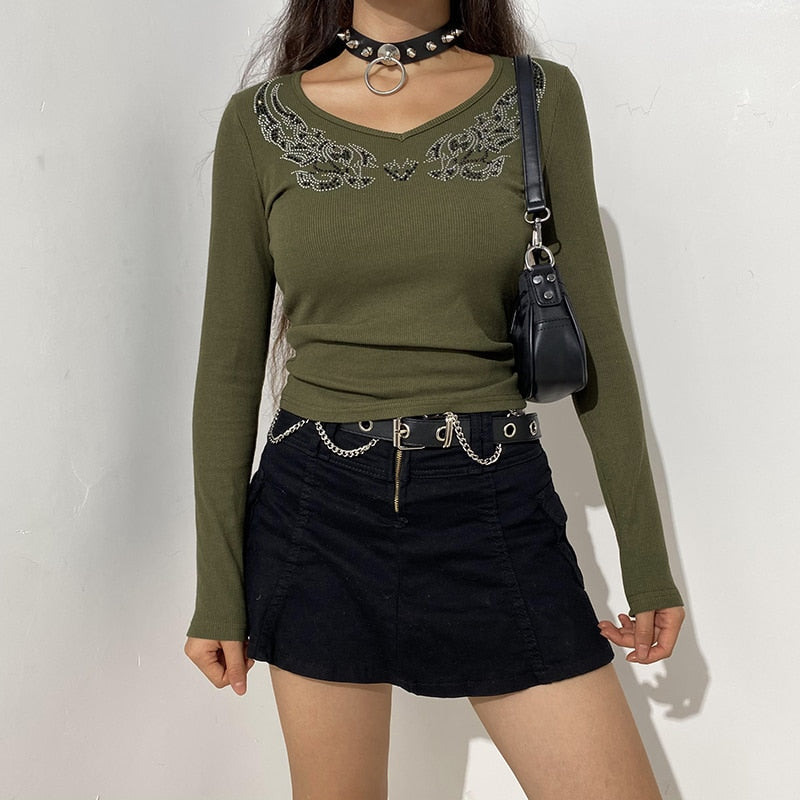 TOP CROP GRUNGE CON PEDRERÍA